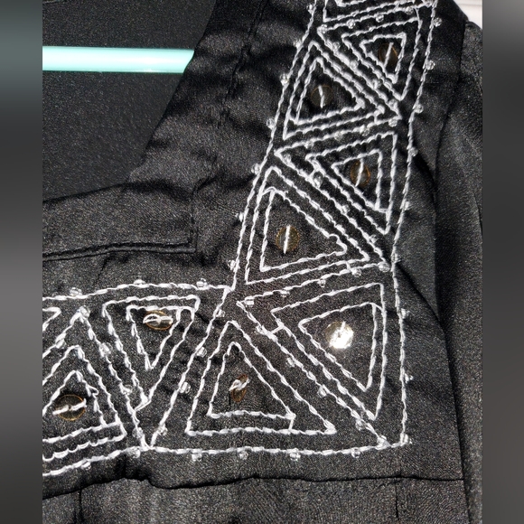 Beautiful Top with Sequins - Picture 6 of 9